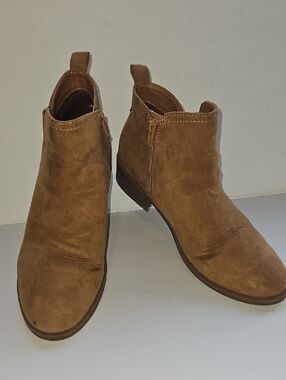 Women's Tan Suede Ankle Boots - Classic Zip Bootie